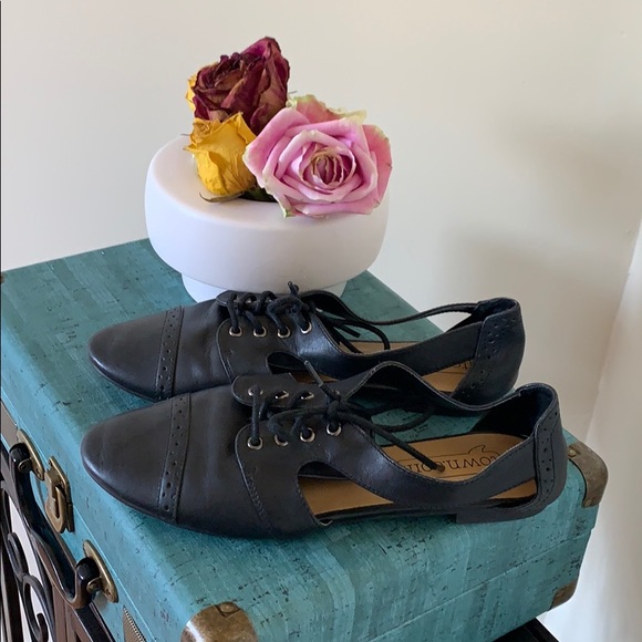 Town.com Black Leather Open Sides Oxford Flats - Picture 1 of 9